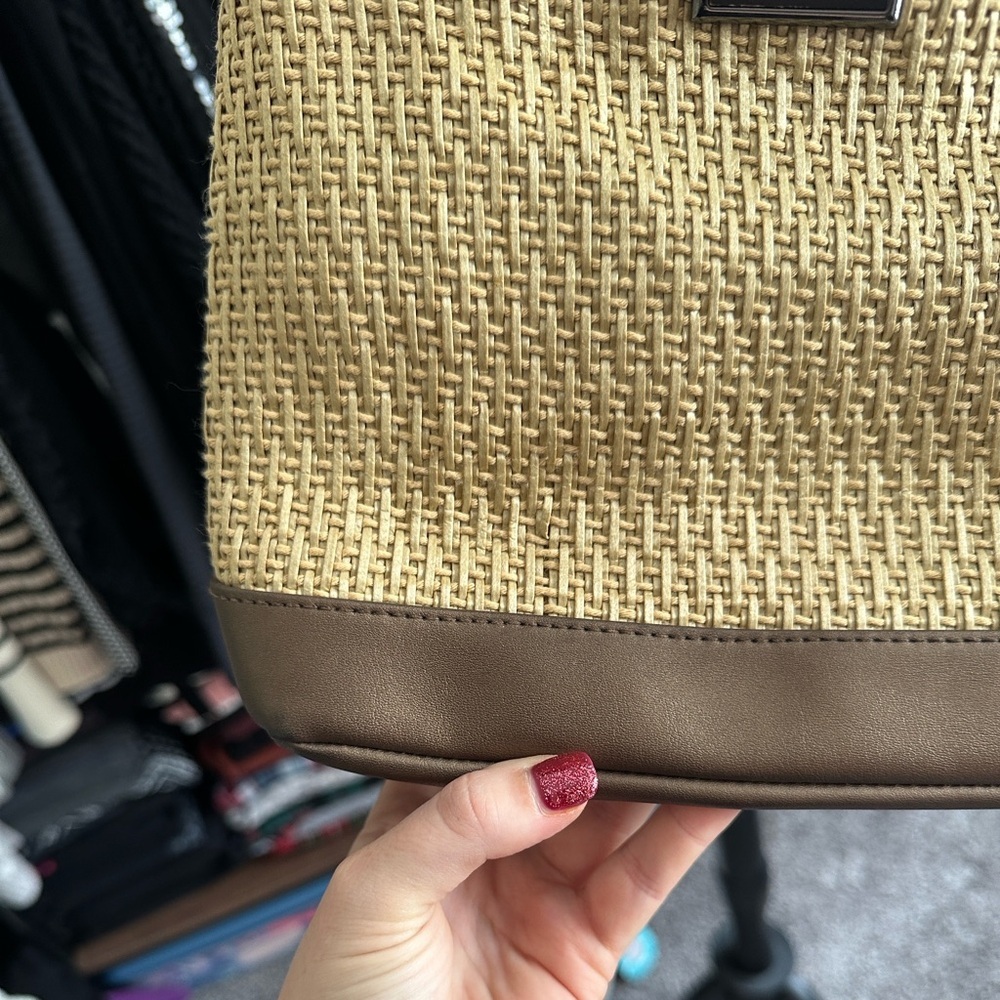 Liz Claiborne Woven Straw Shoulder Bag - Picture 4 of 15